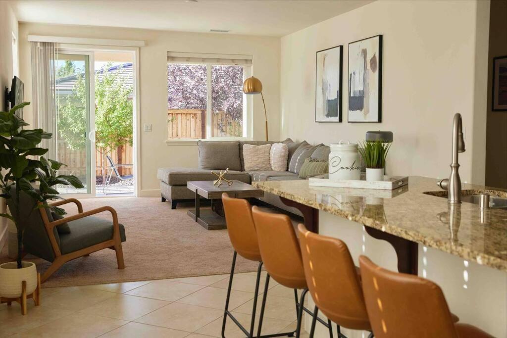 New Upscale House, Tahoe 30-Min W/ Cal King Reno Eksteriør billede