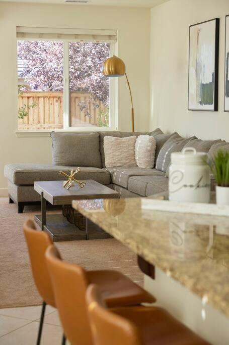New Upscale House, Tahoe 30-Min W/ Cal King Reno Eksteriør billede