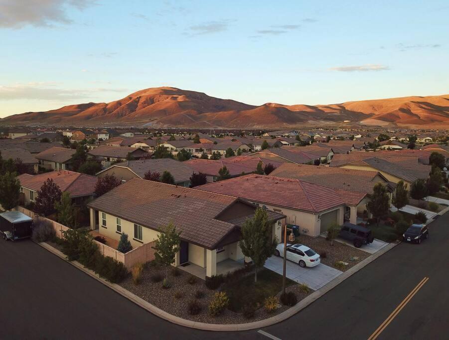 New Upscale House, Tahoe 30-Min W/ Cal King Reno Eksteriør billede